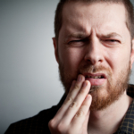 Inflammation i mungiporna: orsaker, symtom & behandling